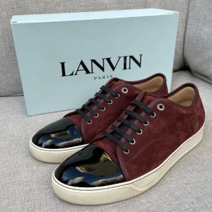 Lanvin skor(nya) - Hej! Säljer nu dessa sjukt snygga lanvin skor. Skorna är typ nya! Har begränsat antal boxar och dustbag. Hör av dig vid frågor. 