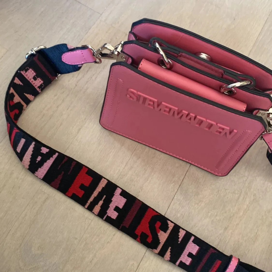 Rosa axelväska från Steve Madden - 1