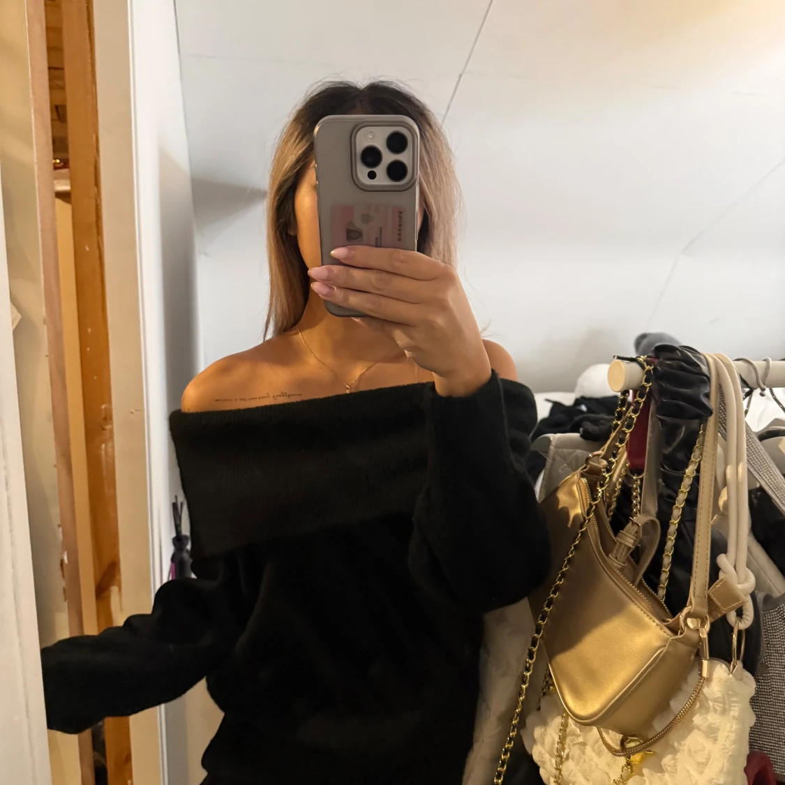 Svart offshoulder stickad tröja - 1