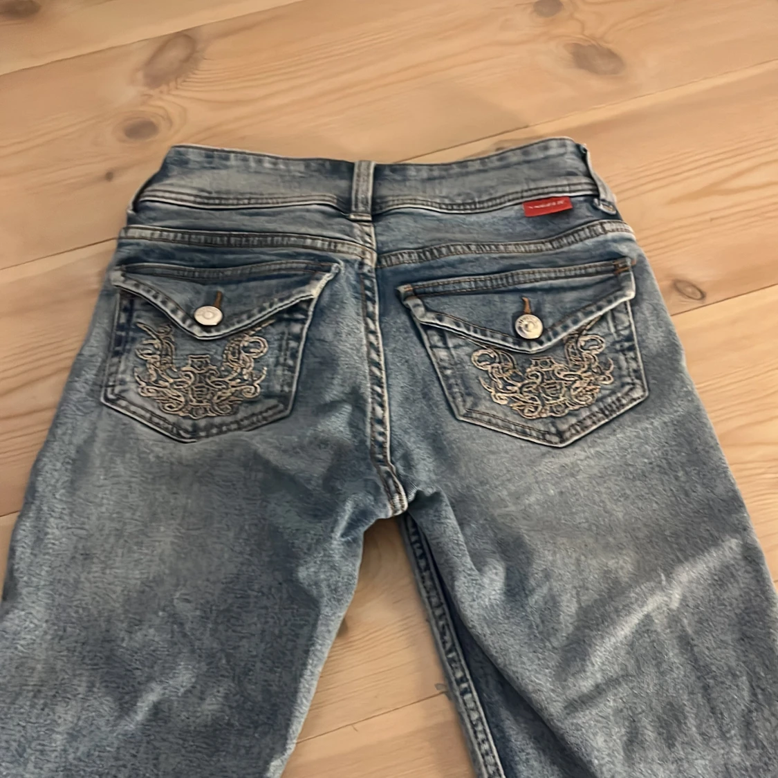 Bootcut jeans med broderi - 1