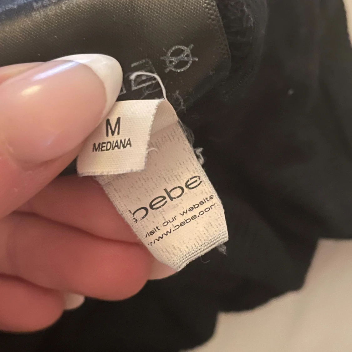 Svart topp med strasslogga från Bebe - 2