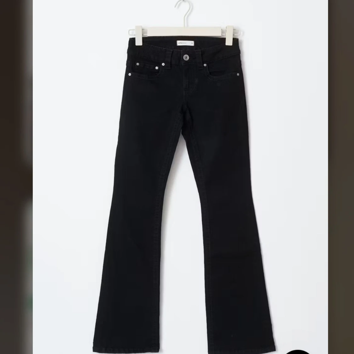 Svarta bootcut jeansbyxor