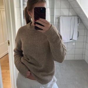 Beige stickad tröja - Mysig beige stickad tröja från lager 157, strl S/M🤎