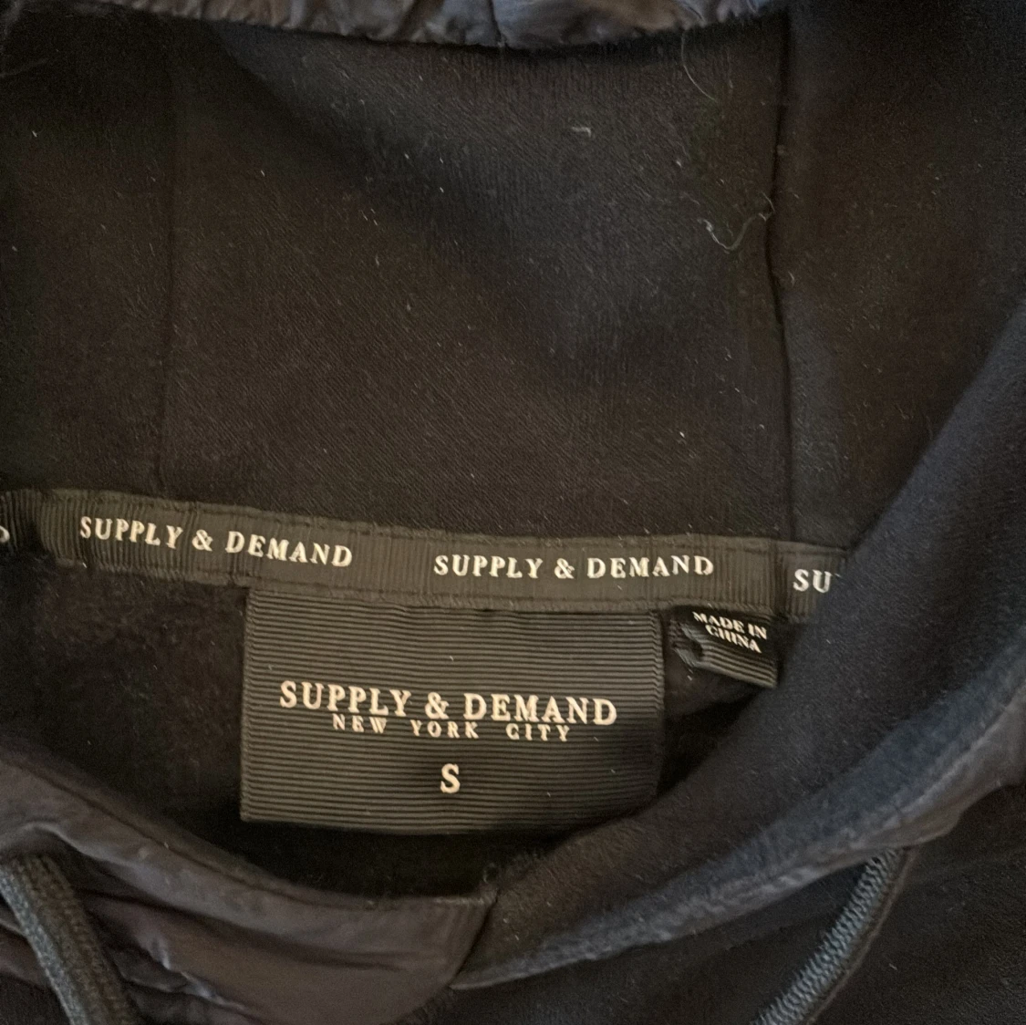 Svart hoodie Supply & Demand S - 2