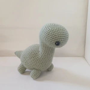 Virkad Dinosaurie  - Virkad dinoasurie grön, handgjord av mig