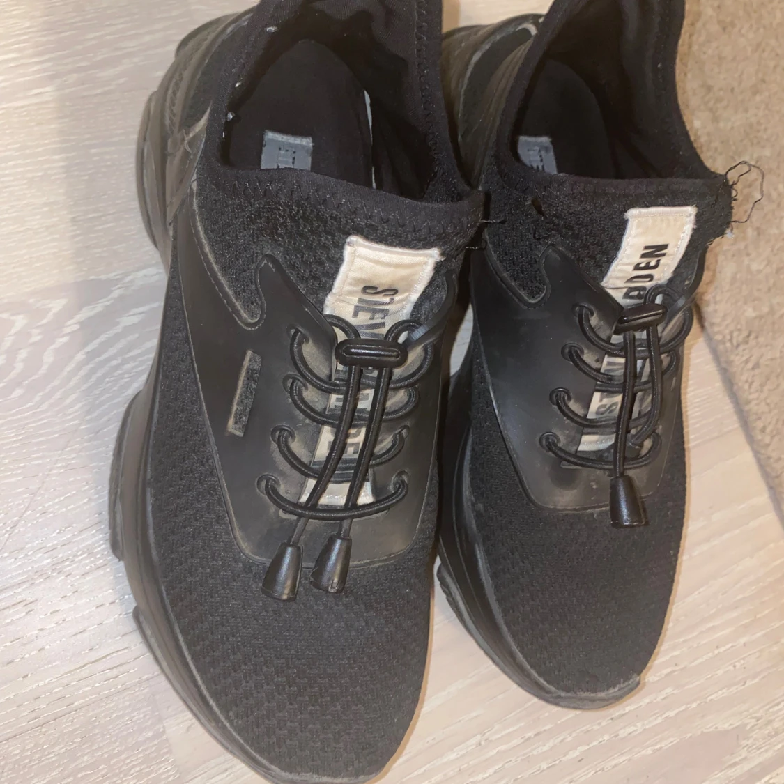 Svarta sneakers från Steve madden - 1