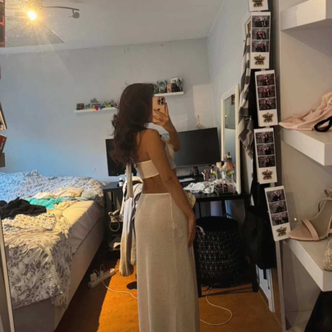 Vit långkjol med slits och rosett - 1