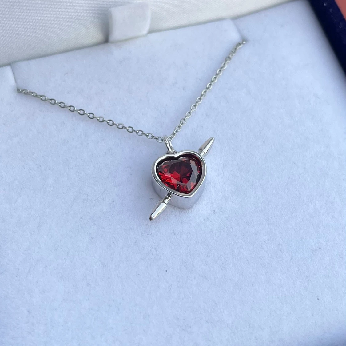 Maria Nilsdotter ”Rebel Love” inspirerat halsband - 1