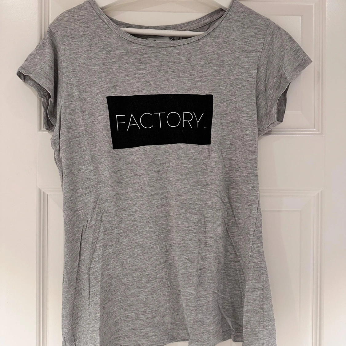 Grå t-shirt med tryck