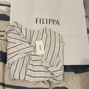 Fillipa K top - Twisted stripe top nypris:2200kr