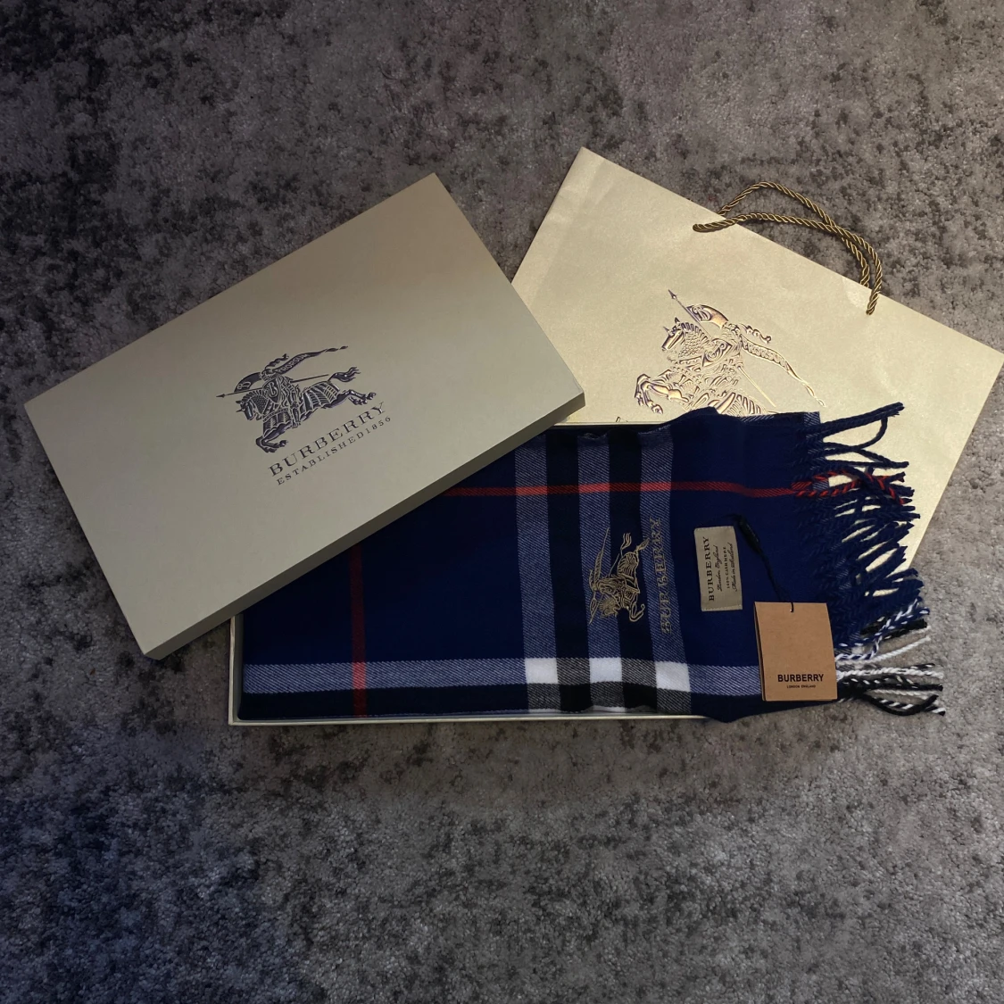 Marinblå burberry halsduk - 2
