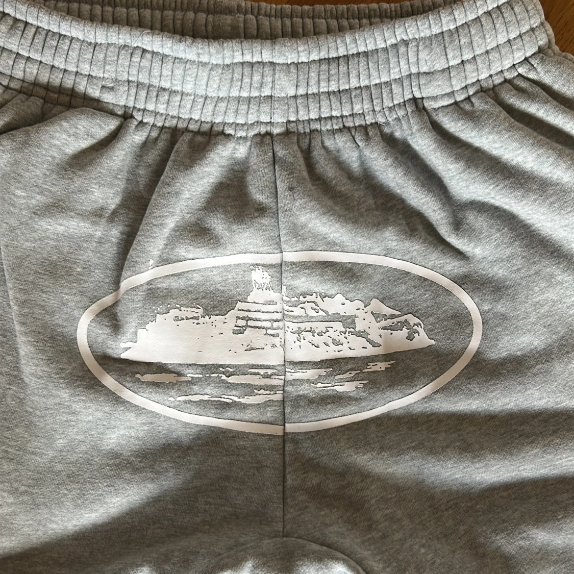 Grå mjukisbyxor från corteiz med tryck, M - 1