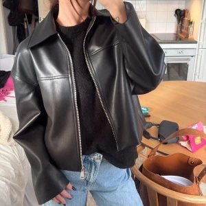 Skinnjacka  - Från Carin Wester. Använd en gång 🥰