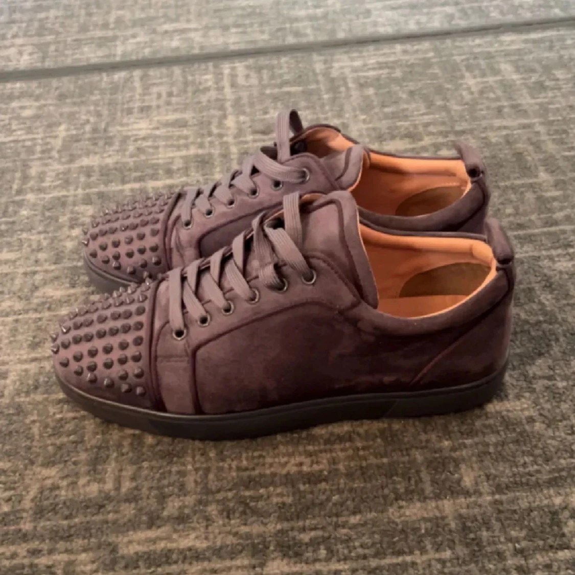 Gråa Louboutins - 1