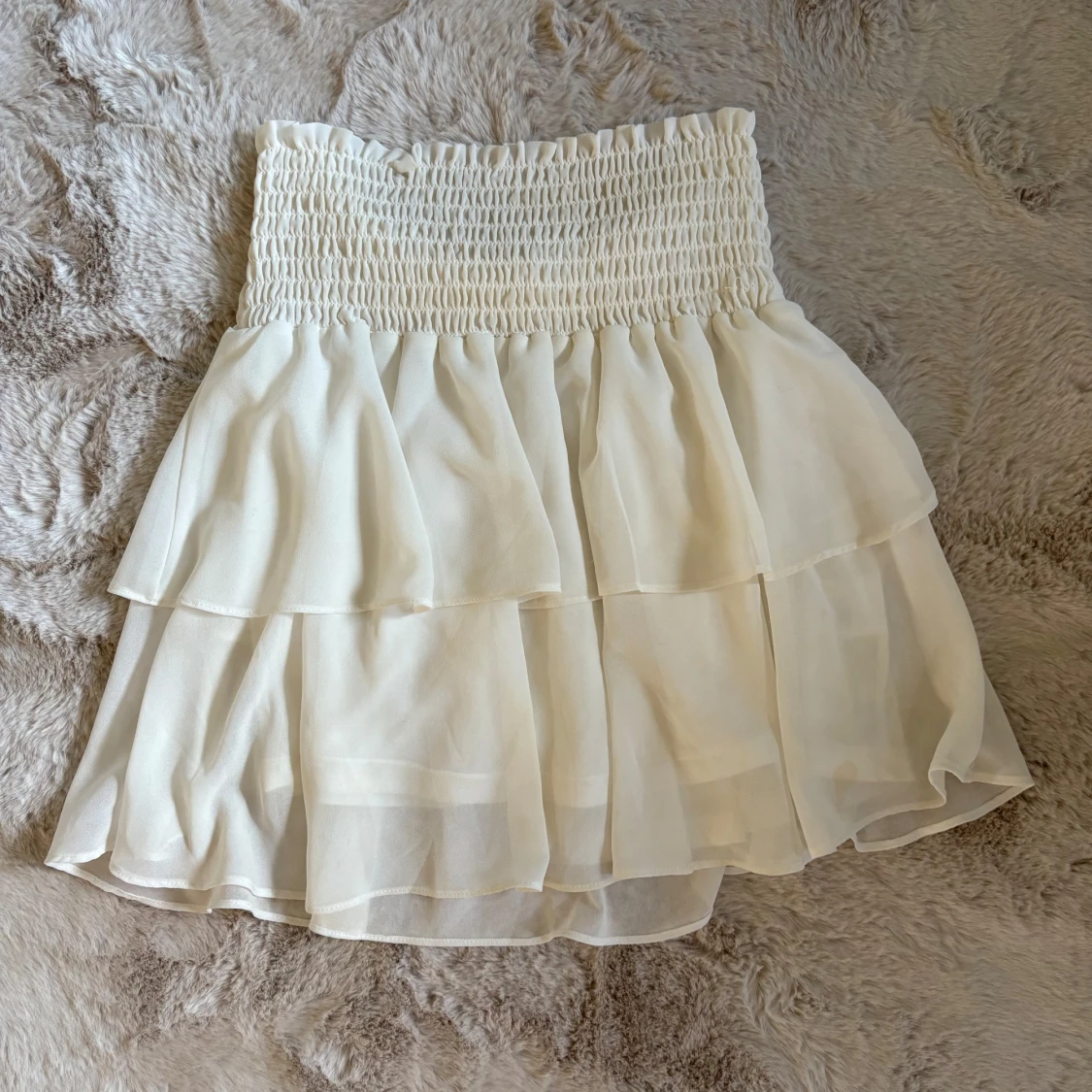 Vit volangkjol från Chelsea