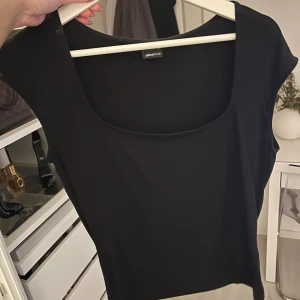 Topp Gina - Säljer detta linne/topp från Gina i storlek L