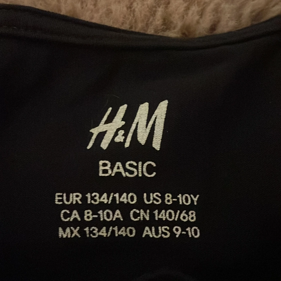 Svart prickig klänning H&M barn - 2