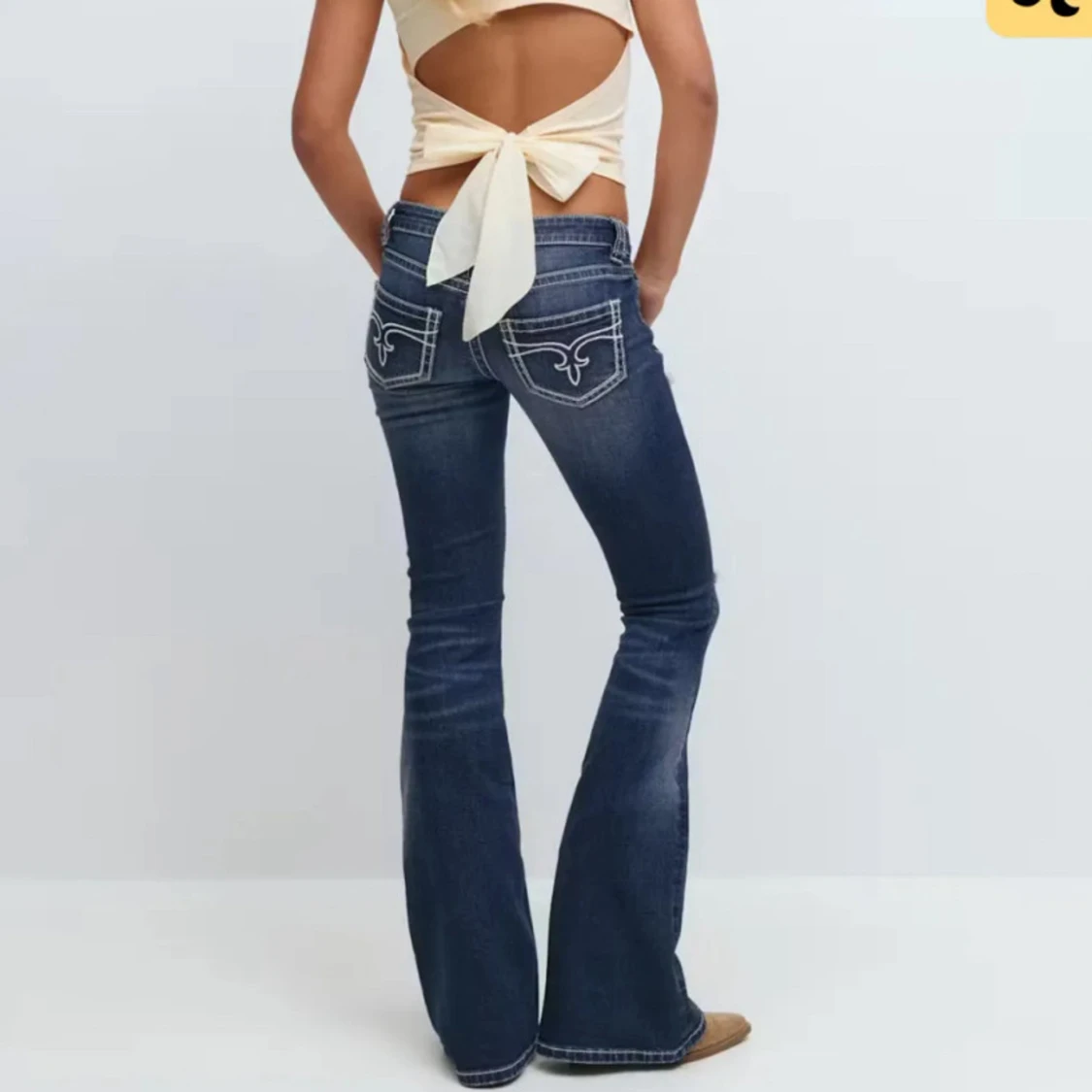 Skitsnygga mörkblå bootcut jeans  - 1