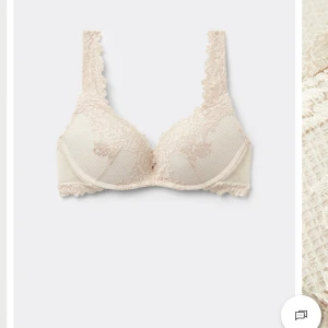 GRÅ intimissimi bh - Grå intimissimi bh i 80 B. Bilden är den beiga men denna är grå. Skriv för att få se bild. Bh-n är nästan som ny bara andvänd få gånger.