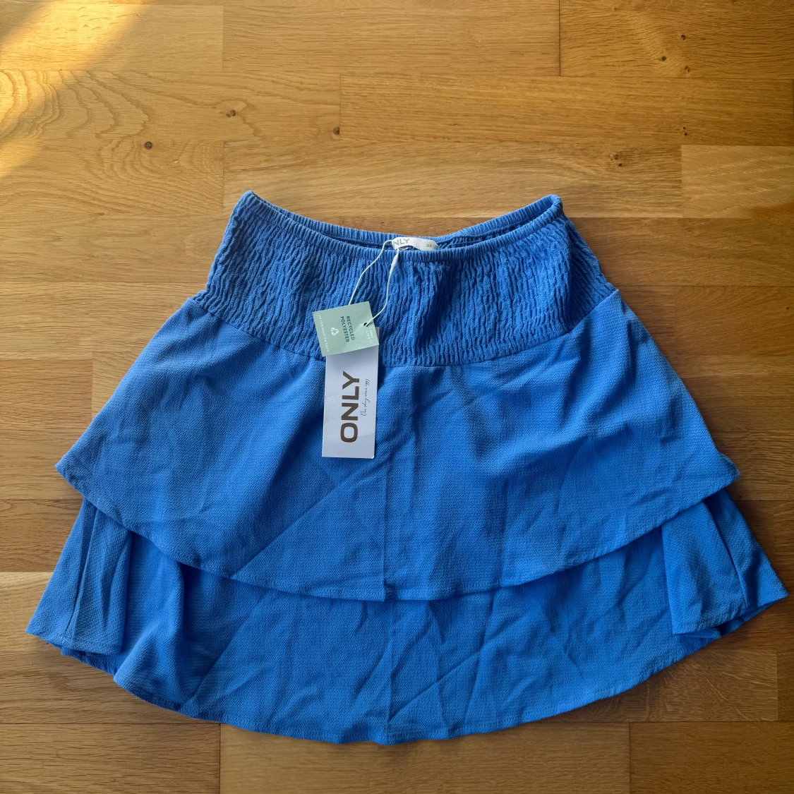 Blå volangkjol från ONLY