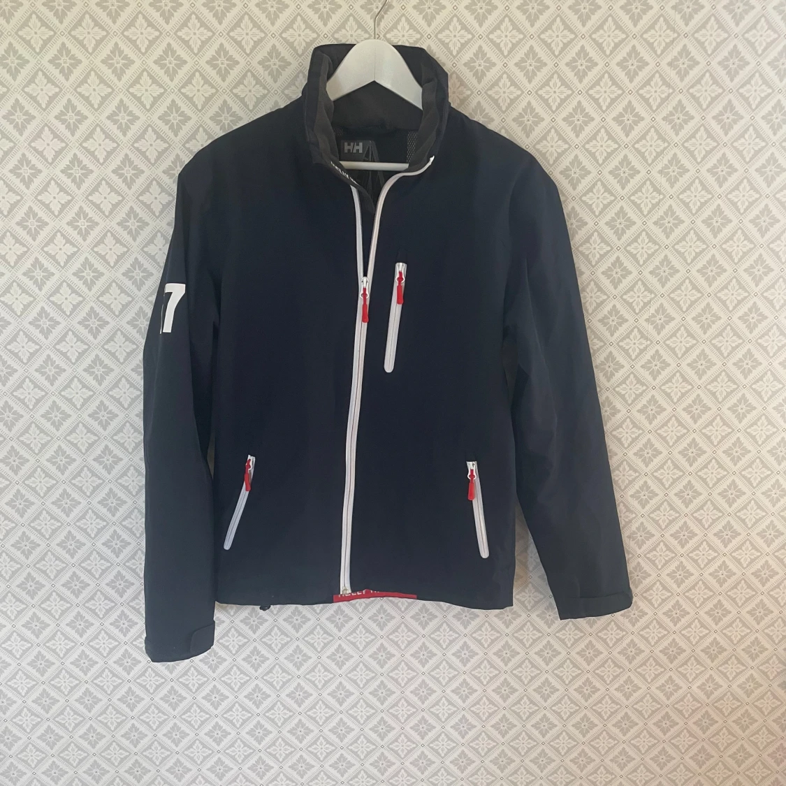 Svart vindjacka från Helly Hansen