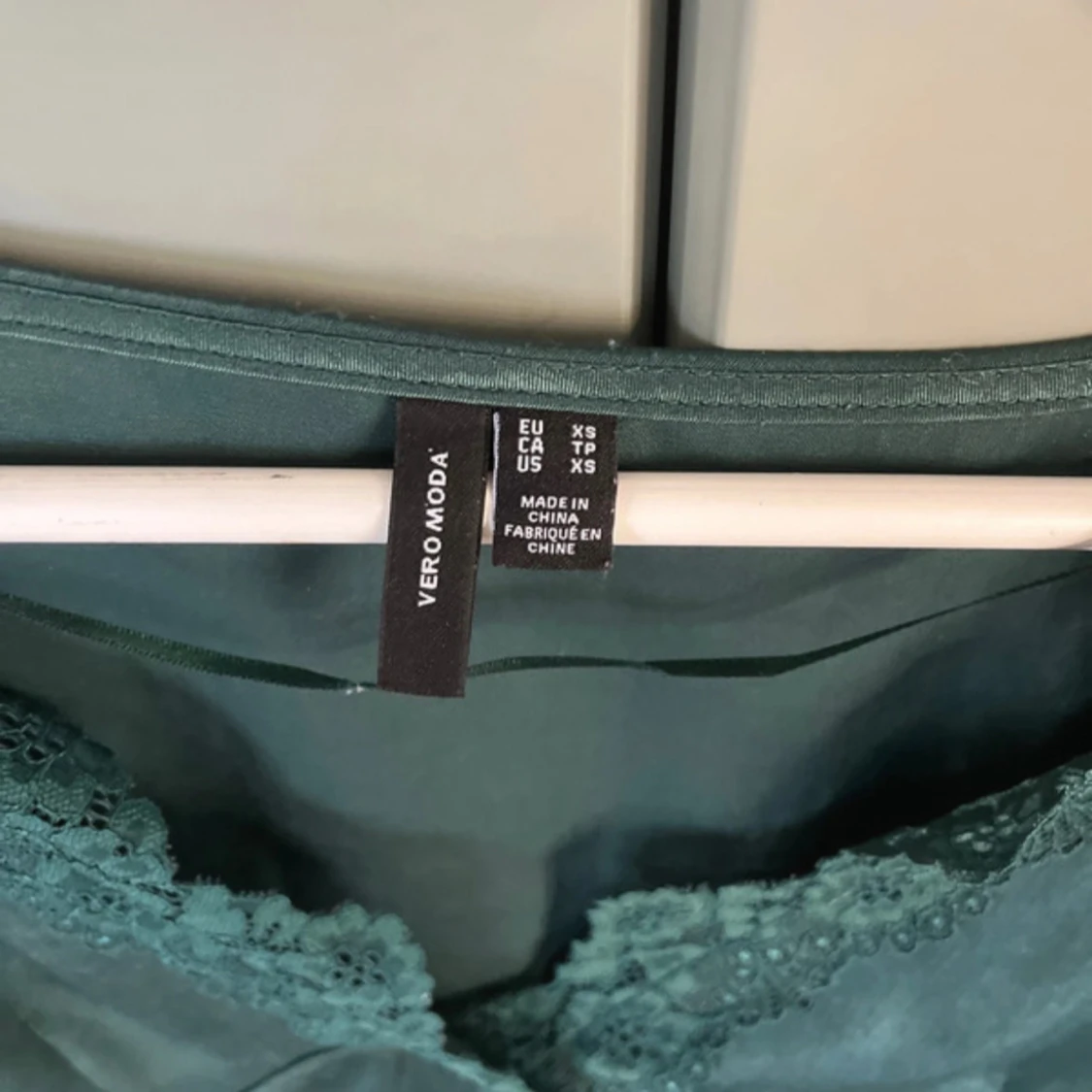 Grön blus med spets från Vero Moda - 2