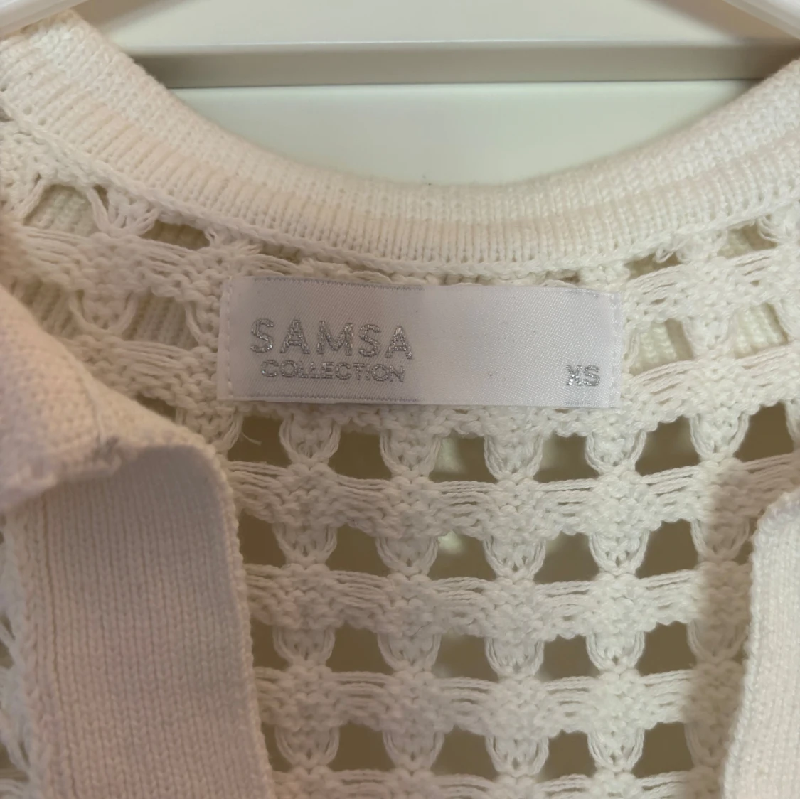 Vit stickad T-shirt  - 1