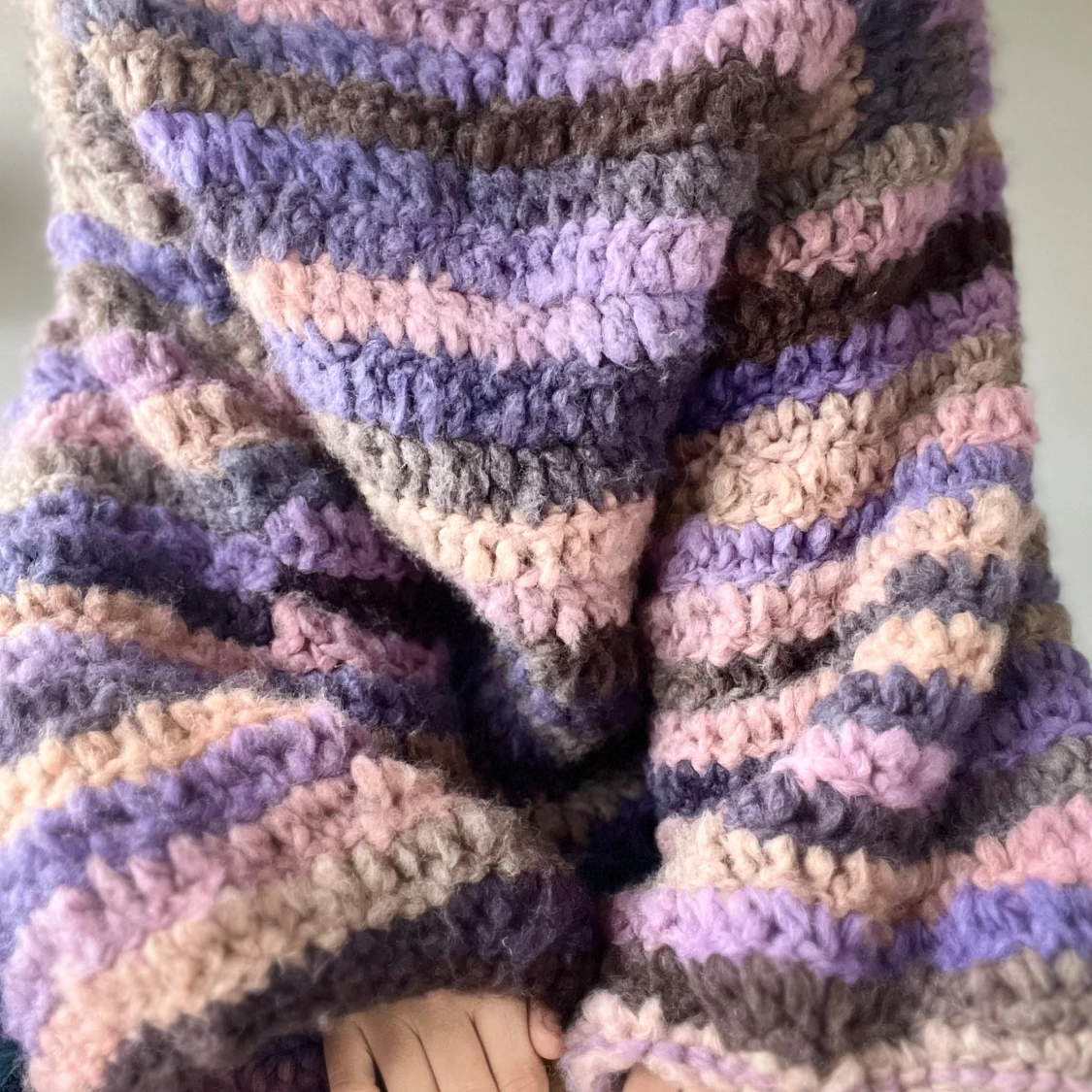 Randig chunky stickad tröja lila/rosa - 1