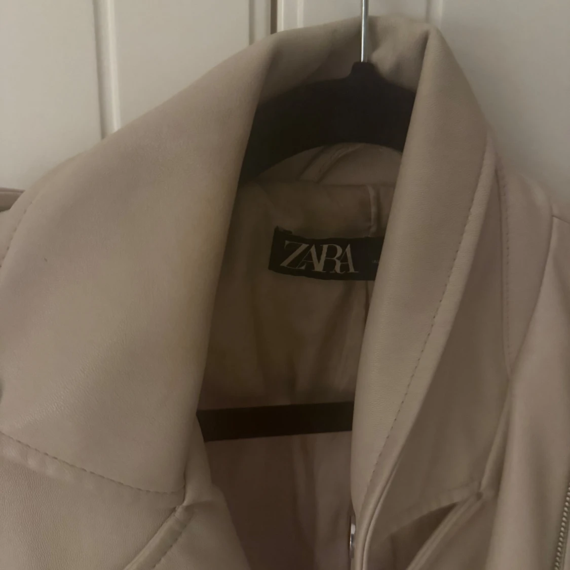 Beige skinnjacka från Zara - 1