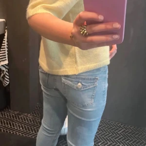 Jeans Gina tricot blåa - Säljer ett par ljusblå jeans som är från Gina tricot mycket fint skick säljer pga jag rensar min garderob💓