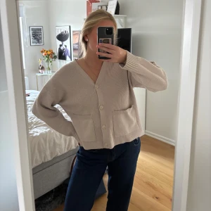 Stickad kofta nakd  - Stickad kofta från nakd! Storlek s