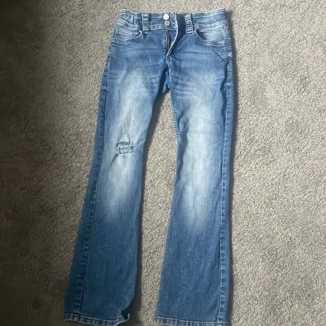 Blå bootcut jeans från H&M, stl 152