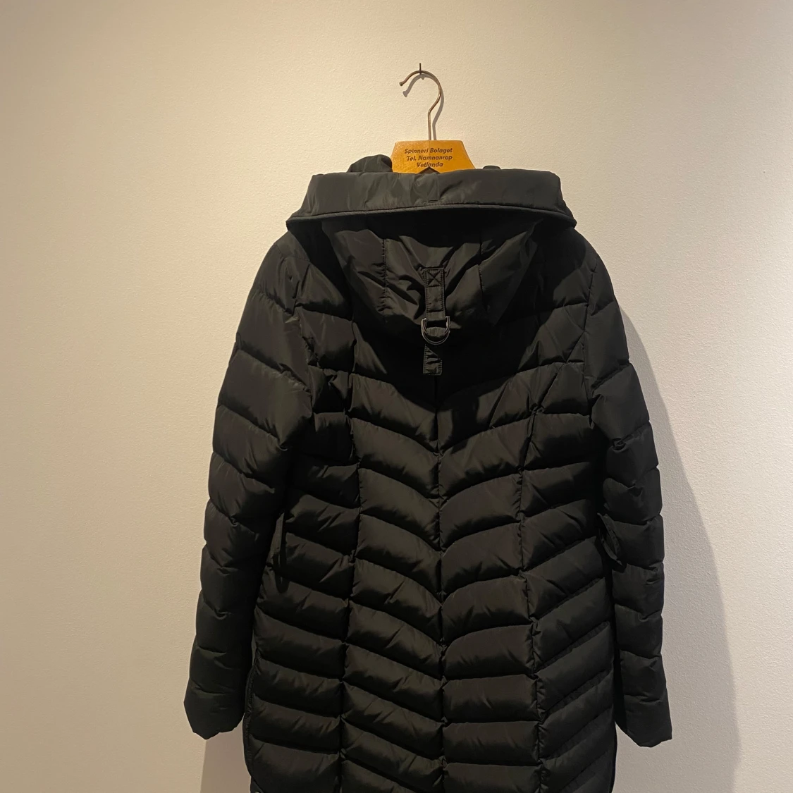 Svart lång pufferjacka Hollies päls - 3