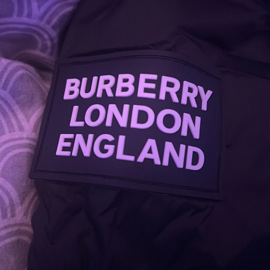 Svart pufferjacka från Burberry - 1