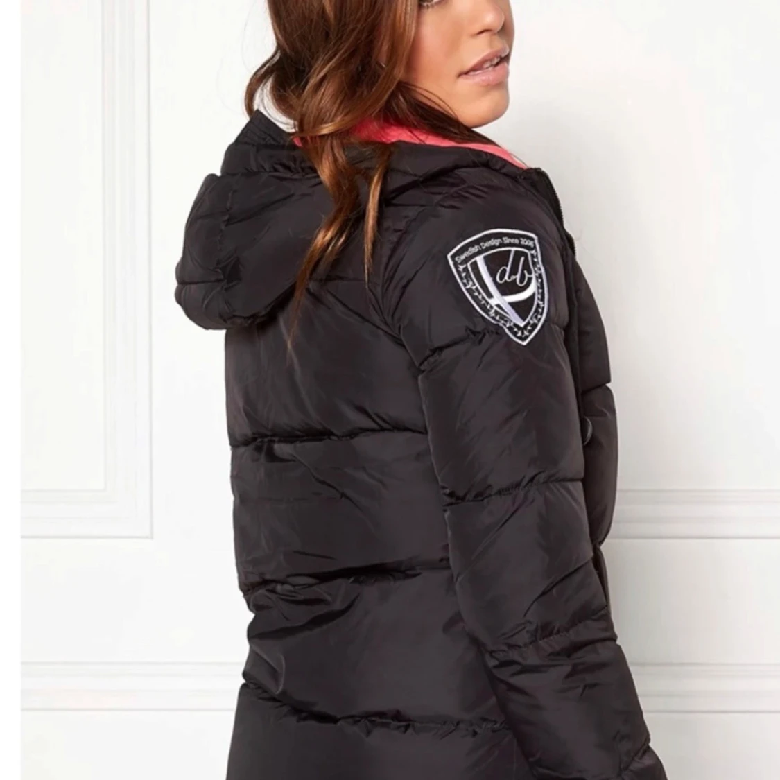 Svart pufferjacka med huva från DBrand - 1