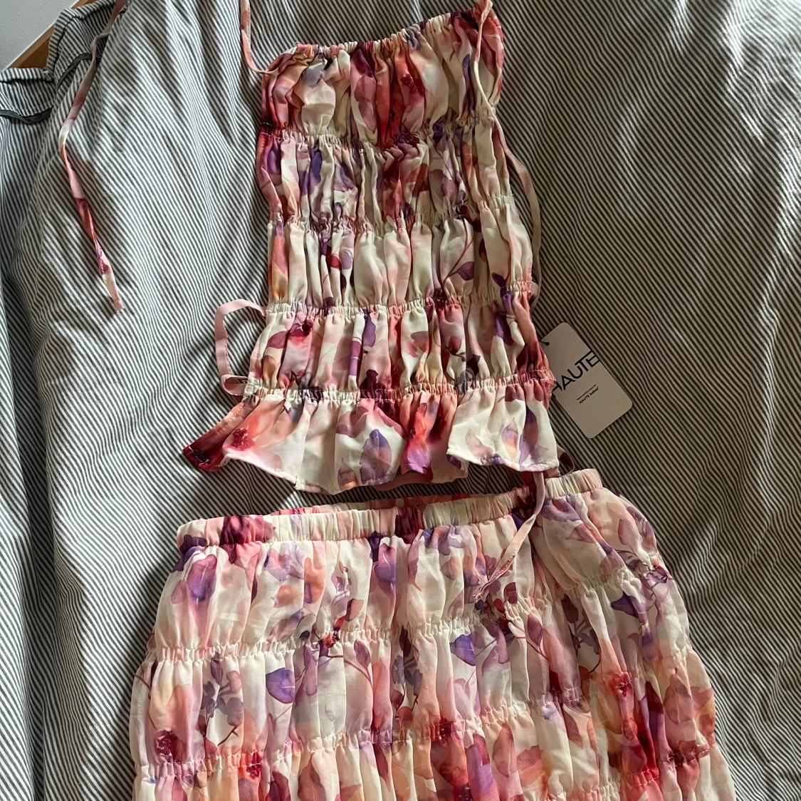 Blommig volangig set