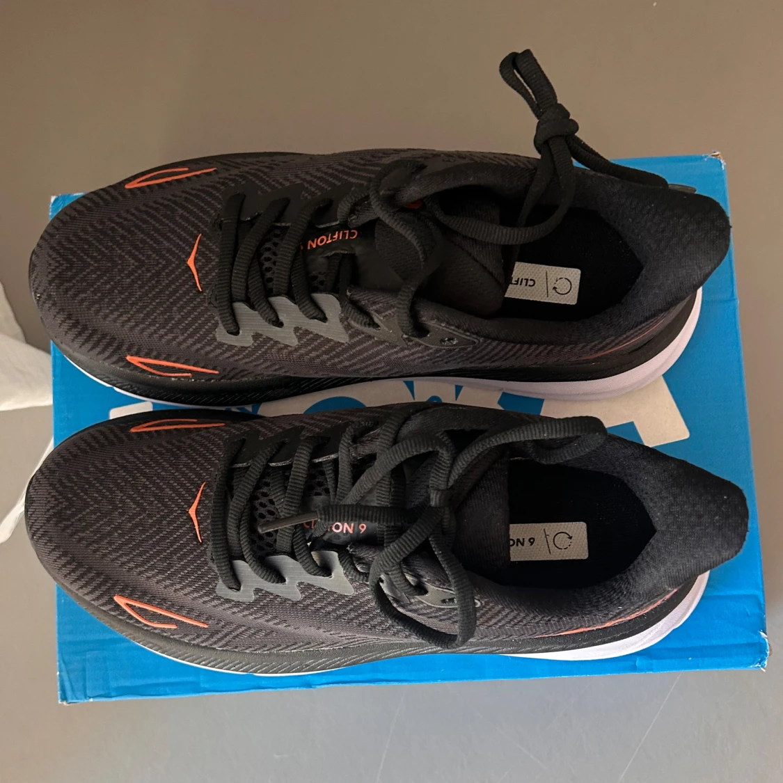 Hoka Clifton 9 svarta sneakers - 1