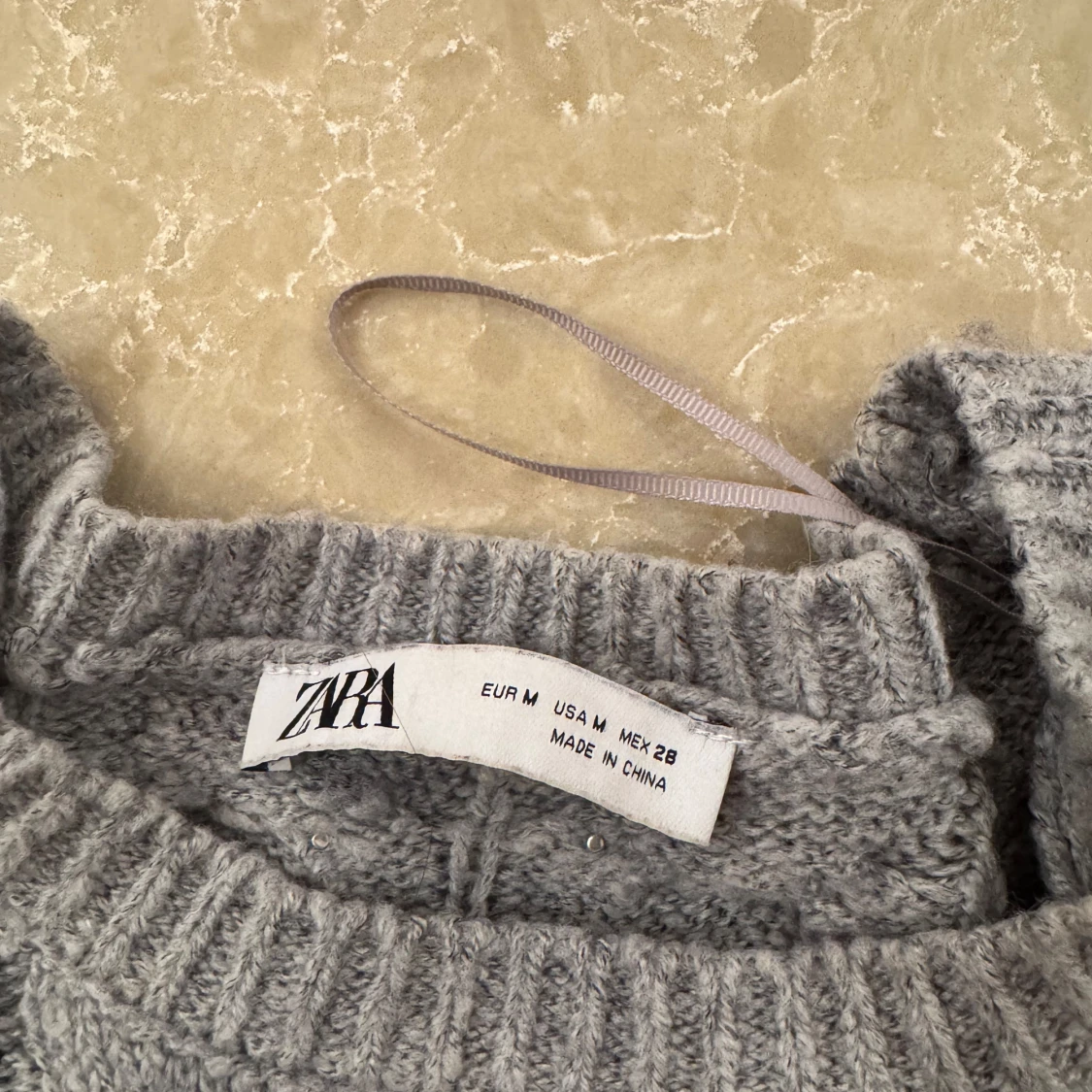 Stickad tröjor med pärlor - 1