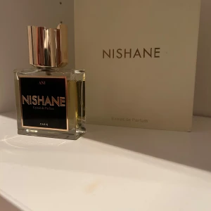 Nishane Ani Extrait de Parfum - Exklusiv parfym från Nishane, Ani Extrait de Parfum. Doften är fantastiskt men måste prioritera annat för tillfället. 45/50 ml är kvar i flaskan💕 frakt ingår ej