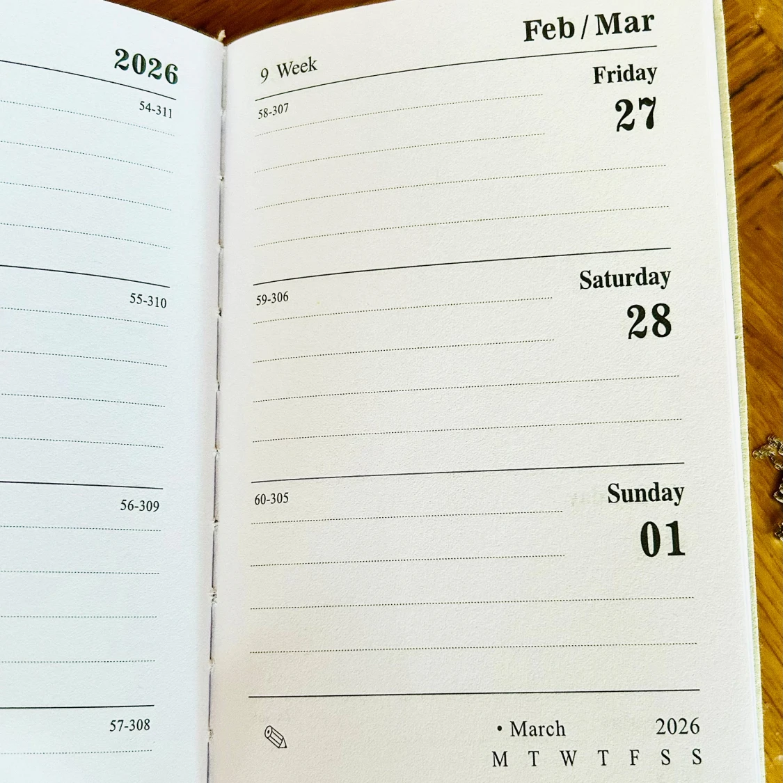 Söt fickalmanacka för 2026 med Kuromi-motiv! - 3