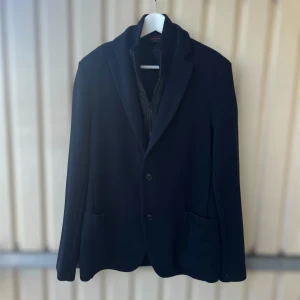 Kostymjacka från Grab Sasso - Kostymjacka från gran Sasso med en insydd dunväst | Storlek 50 vilket motsvarar ungefär M-L | Vid frågor är det bara att höra va sig!