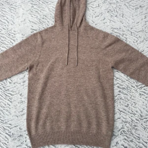 Merinoull hoodie - Beige hoodie i 100% merinoull! Storlek M! Helt ny! Skriv vid frågor!