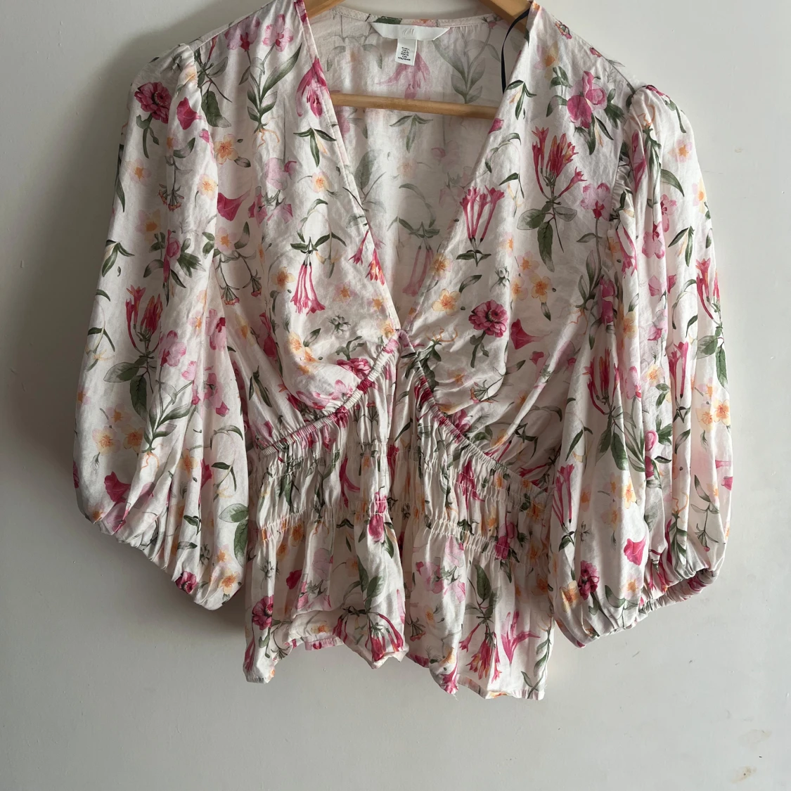 Blommig blus med puffärm från H&M