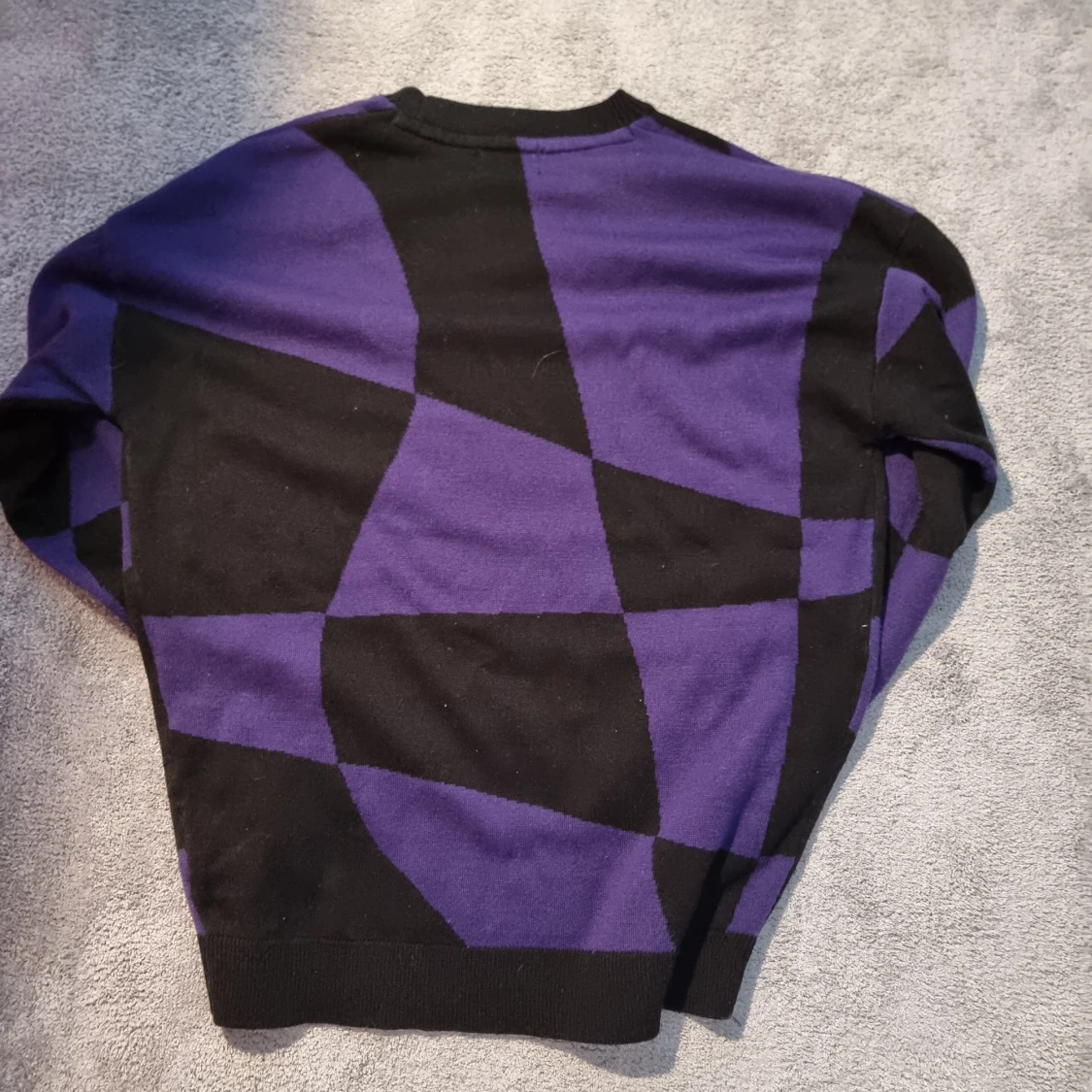 Lila och svart mönstrad tröja SMOG - 1