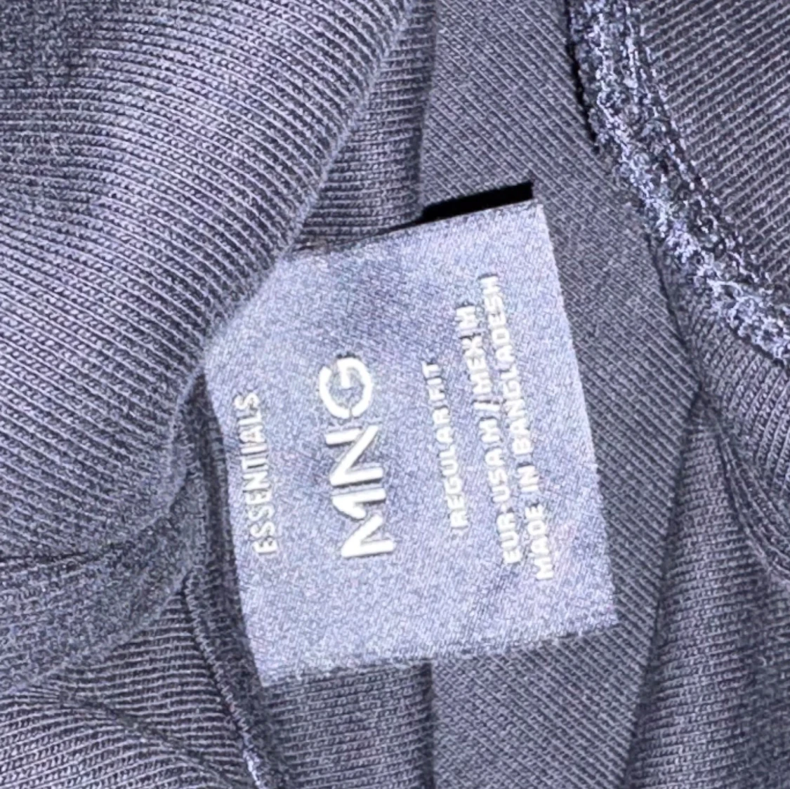 Svart hoodie från Mango - 2