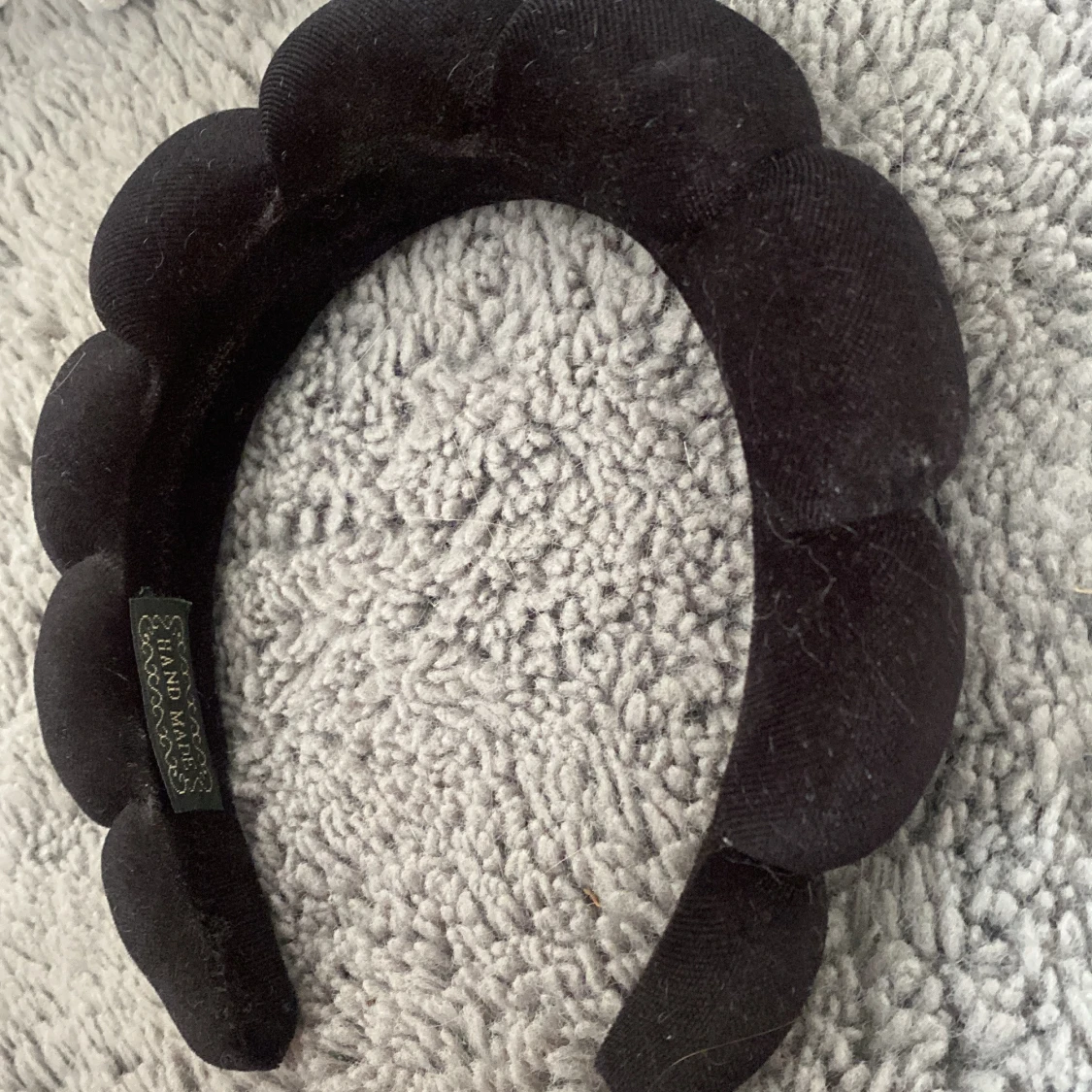 Svart vadderat diadem i sammet - 1