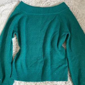 Grön offshoulder från gina. - Xs. Obs: se sista bilderna!
