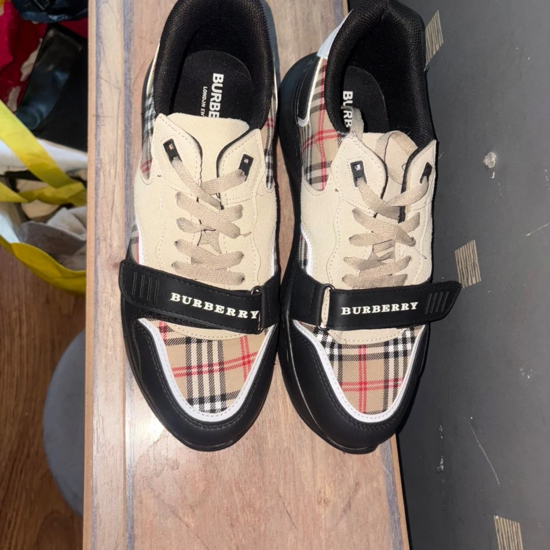 Burberry sneakers med klassiskt rutmönster - 3