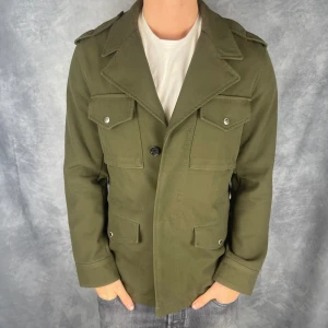 Zadig & Voltaire Jacka (HELT NY) - Skick: 10/10. | Ingår: Bara jackan. | Nypris: +- 5000 SEK. | Modellen är 183cm och väger 75. | Du hittar mer på www.thegrandcloset.com. 