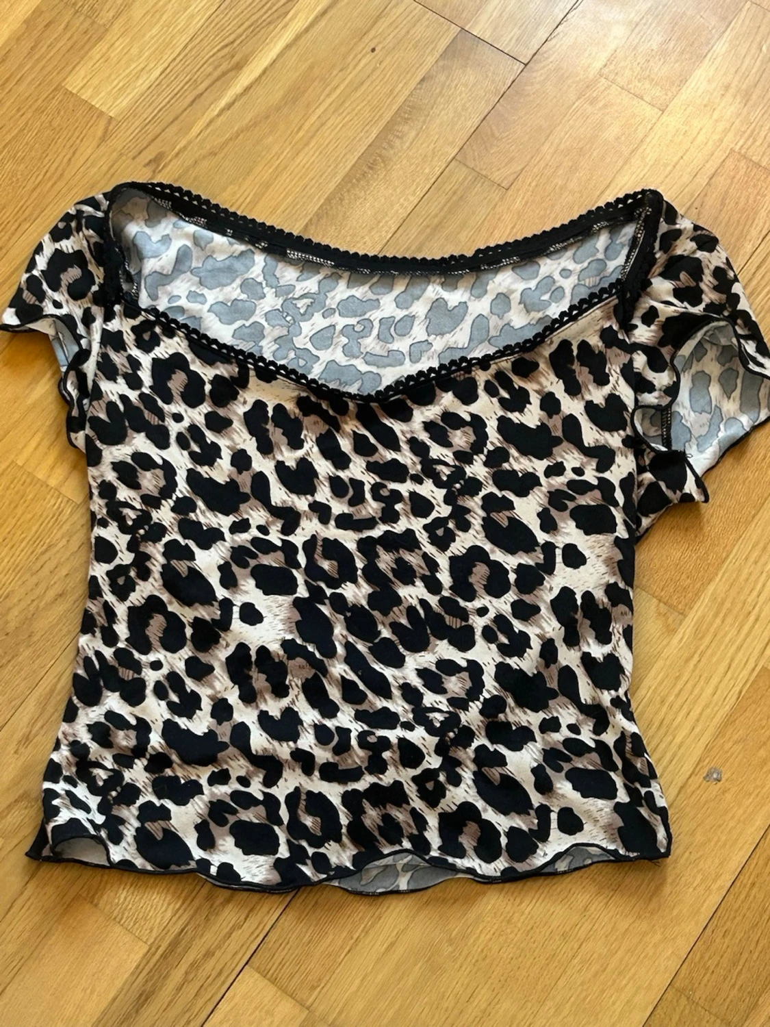 Leopardmönstrad croppad topp - 2